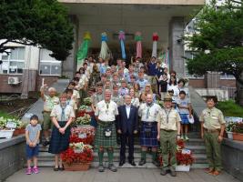 Callum Farquhar (third left front row – in green kilt) with a gathering of scouts from Fife and Japan at the end of a visit
